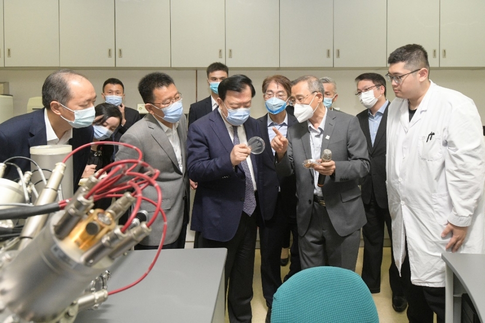 夏寶龍主任到訪澳科大中藥質量研究國家重點實驗室 1
